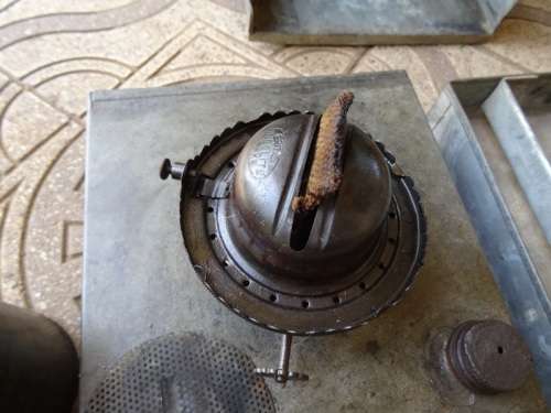 ANTIQUE CHICKEN/DUCK EGG SELF REGULATING PARAFFIN INCUBATOR