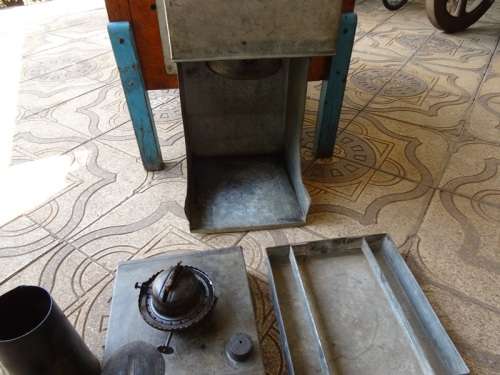 ANTIQUE CHICKEN/DUCK EGG SELF REGULATING PARAFFIN INCUBATOR