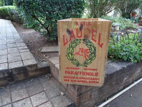 VINTAGE PEGASUS LAUREL PARAFFIN CRATE