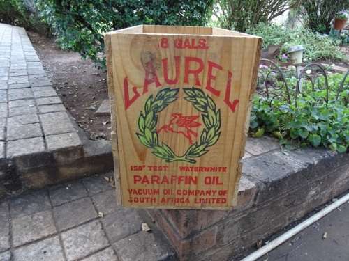VINTAGE PEGASUS LAUREL PARAFFIN CRATE