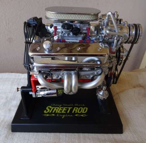 SMALL BLOCK CHEVY V8 MODEL ENGINE.
