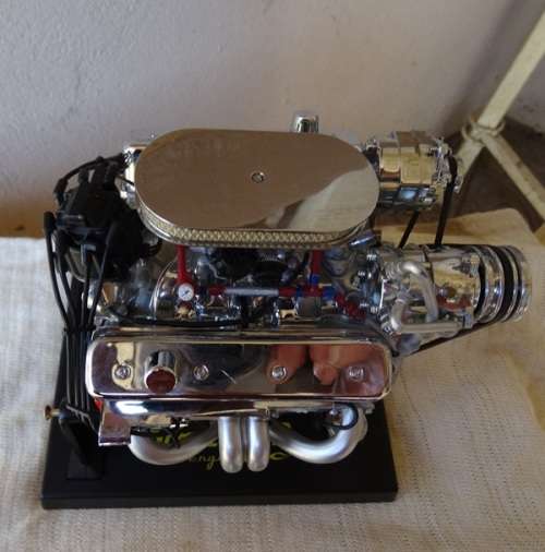SMALL BLOCK CHEVY V8 MODEL ENGINE.