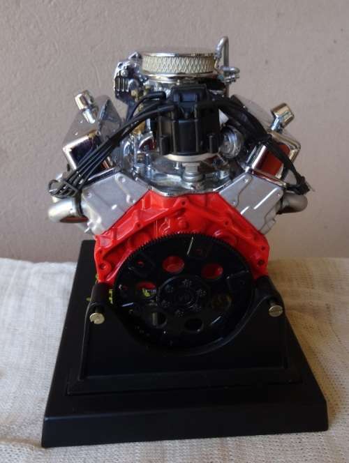 SMALL BLOCK CHEVY V8 MODEL ENGINE.