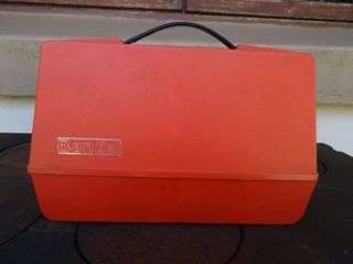 VINTAGE BANDAI JAPAN SEWING MACHINE BATTERY OPERATED. MACHINE IS TINPLATE.