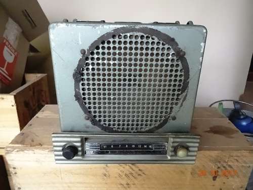 1940`S TUBE CAR RADIO WITH SPEAKER PROBABLY BUICK