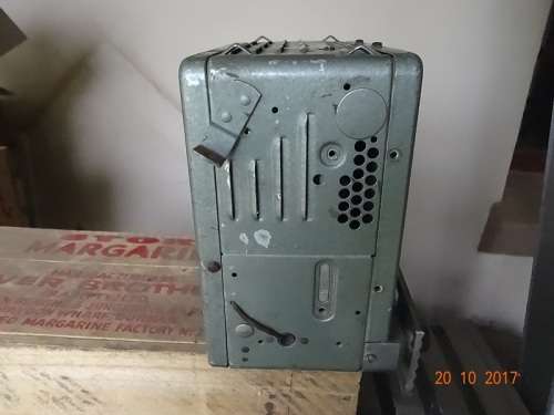 1940`S TUBE CAR RADIO WITH SPEAKER PROBABLY BUICK