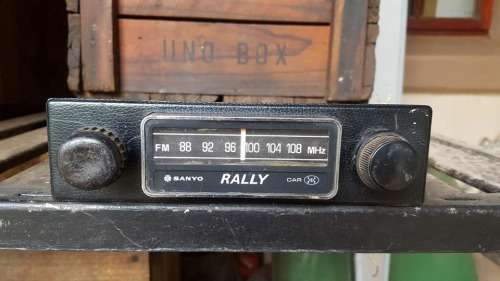 VINTAGE SANYO RALLY  RADIO