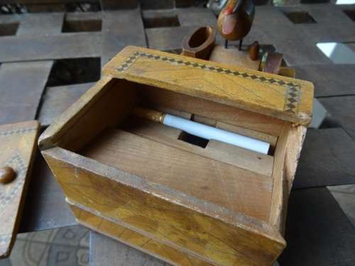 VINTAGE ITALIAN INLAYED BIRD CIGARETTE DISPENSER
