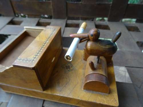 VINTAGE ITALIAN INLAYED BIRD CIGARETTE DISPENSER