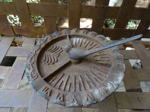 CAST IRON SUN DIAL 200 X 230 MM