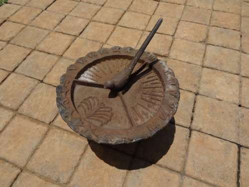CAST IRON SUN DIAL 200 X 230 MM