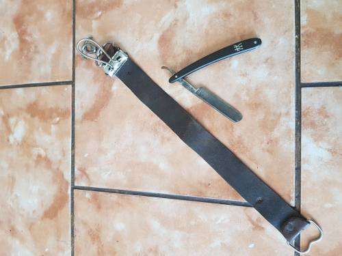 VINTAGE HENCKEL'S GERMANY STRAIGHT RAZOR AND LEATHER SET