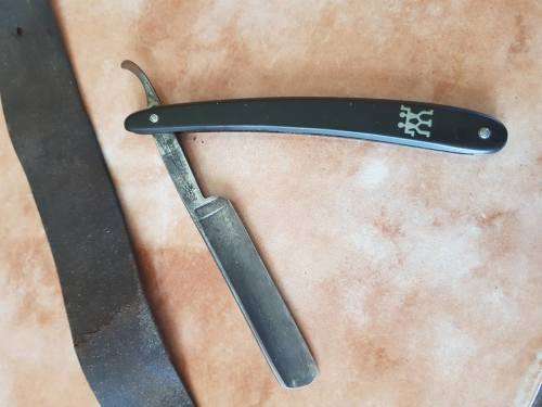 VINTAGE HENCKEL'S GERMANY STRAIGHT RAZOR AND LEATHER SET