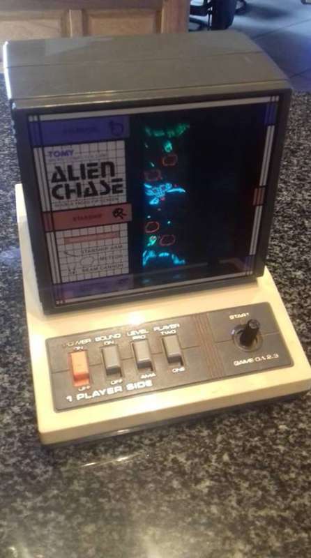 VINTAGE 1980'S TOMY JAPAN ALIEN CHASE TABLE TOP GAME