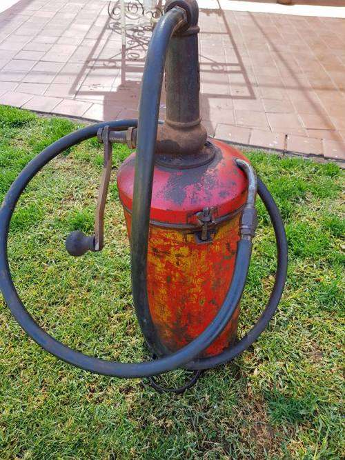 VINTAGE SHELL COLORS OIL/GREASE PUMP