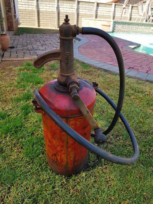 VINTAGE SHELL COLORS OIL/GREASE PUMP