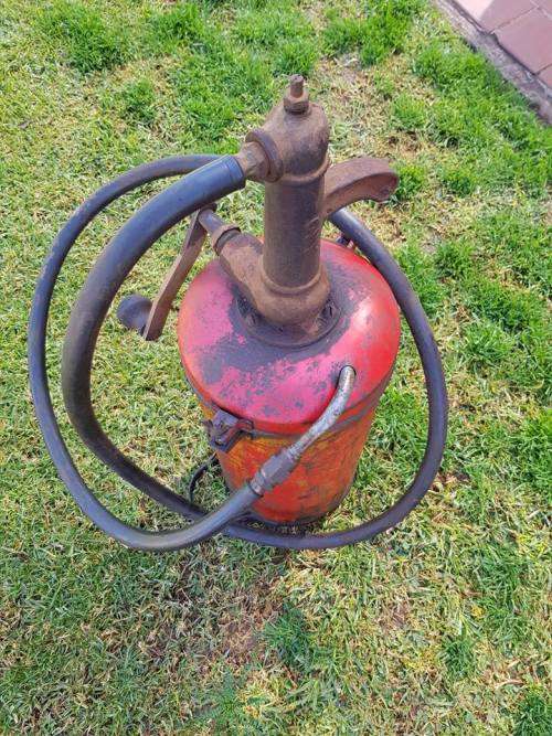 VINTAGE SHELL COLORS OIL/GREASE PUMP
