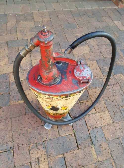 ORIGINAL SHELL HAND CRANK PUMP