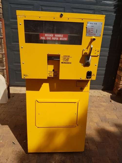 1980`S USA NEWSPAPER VENDING MACHINE COIN OPERATED
