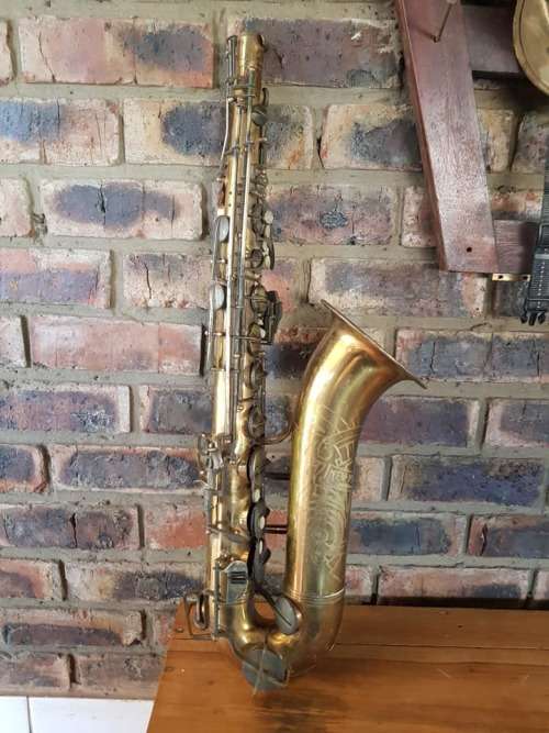 VERY LARGE OLD NEW YORKER PRESIDENT SAXOPHONE
