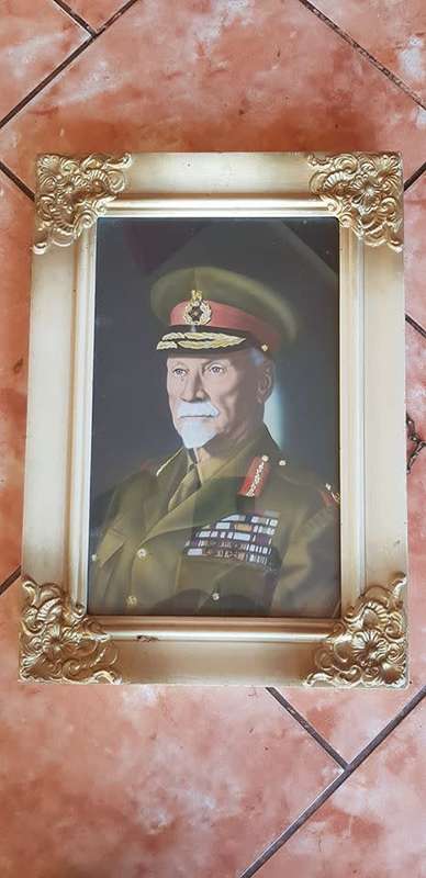 GENL SMUTS WW 2 PORTRAIT 400 X 240 EXCLUDING FRAME