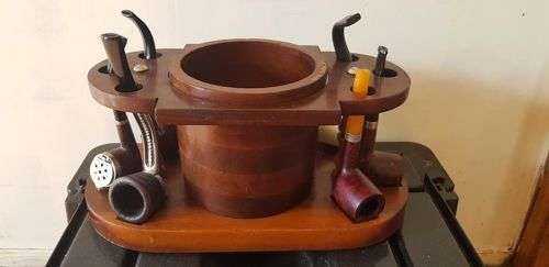 VINTAGE PIPE STAND WITH QUALITY PIPES
