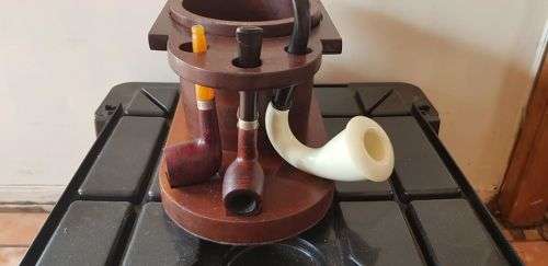 VINTAGE PIPE STAND WITH QUALITY PIPES