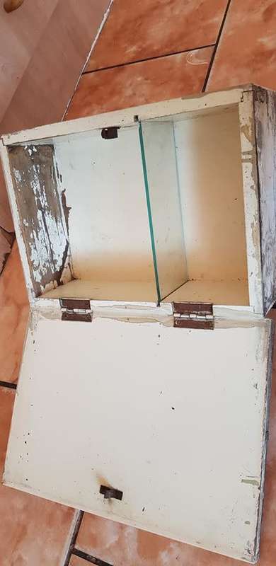 VINTAGE BATHROOM CABINETS
