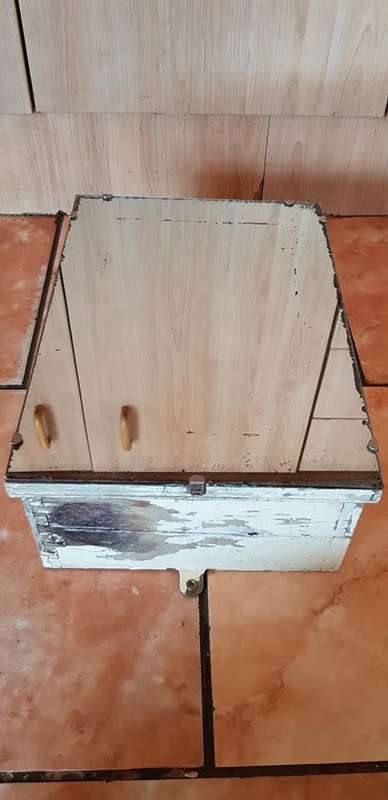 VINTAGE BATHROOM CABINETS