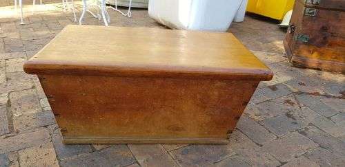 ANTIQUE YELLOWOOD OX-WAGON KIST 650 X 390 X 300 MM HOOG.
