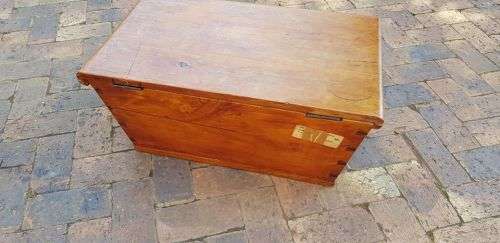 ANTIQUE YELLOWOOD OX-WAGON KIST 650 X 390 X 300 MM HOOG.