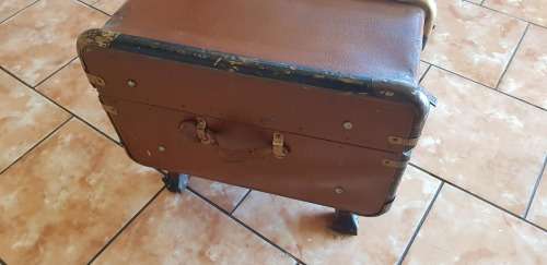 BEAUTIFUL OLD STEAMER TRUNK COFFEE TABLE/STORAGE 92 X 52 X 48 CM HIGH