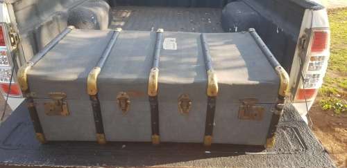 LARGE SAR FREE LUGGAGE STEAMER TRUNK