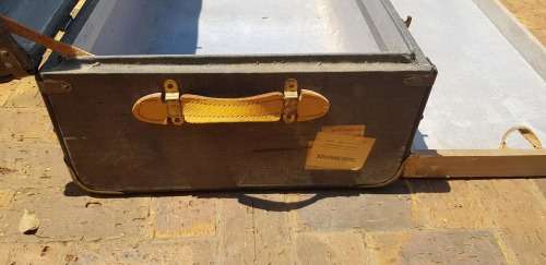 VINTAGE LARGE SAR TRUNK WITH TRAY