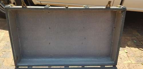 VINTAGE LARGE SAR TRUNK WITH TRAY