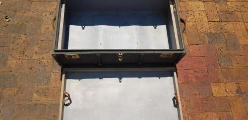 VINTAGE LARGE SAR TRUNK WITH TRAY
