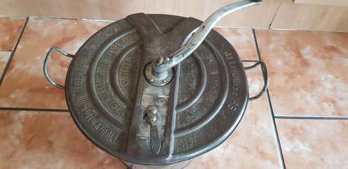 CIRCA 1904 UNIVERSAL BREAD DOUGH MIXER