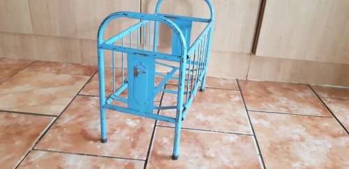 VINTAGE DOLLS METAL COT