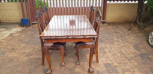 BEAUTIFUL OLD TABLE AND CHAIRS X 4