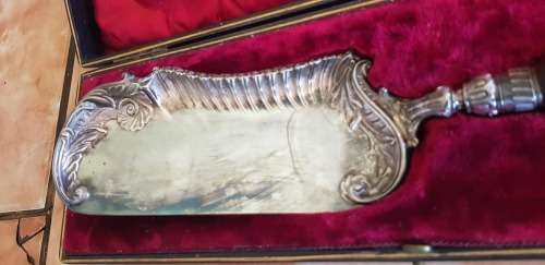 LARGE ANTIQUE EXCELLENT VICTORIAN CRUMB SCOOP.