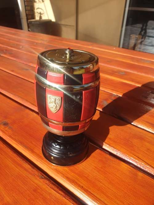 LARGE VINTAGE CIGARETTE DISPENSER BRITISH LION
