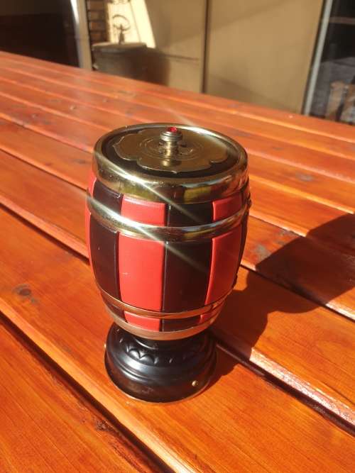 LARGE VINTAGE CIGARETTE DISPENSER BRITISH LION