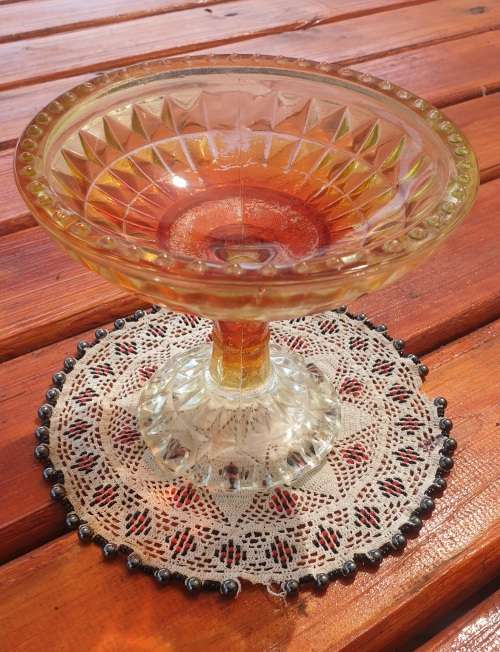 VINTAGE CARNIVAL GLASS PEDASTAL BOWL 155 X 140 MM HIGH