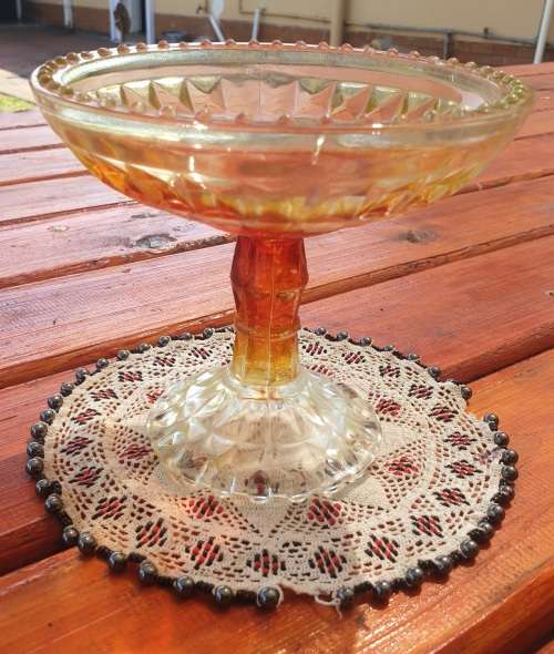 VINTAGE CARNIVAL GLASS PEDASTAL BOWL 155 X 140 MM HIGH