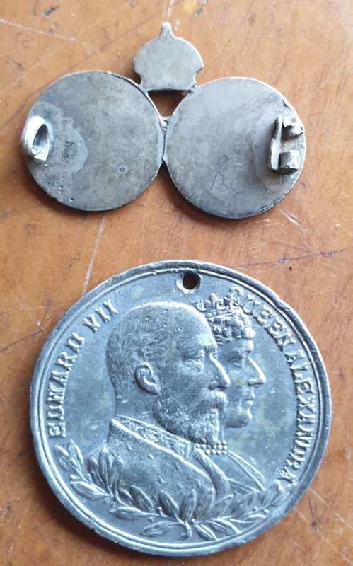 1902 KING EDWARD VII STERLING SILVER BROOCH AND MEDALLION