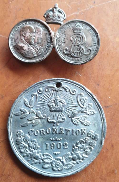 1902 KING EDWARD VII STERLING SILVER BROOCH AND MEDALLION