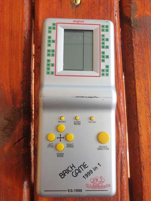 VINTAGE BRICKS GAMR