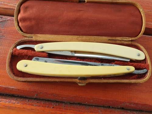 VINTAGE BONE HANDLE STRAIGHT RAZOR PAIR