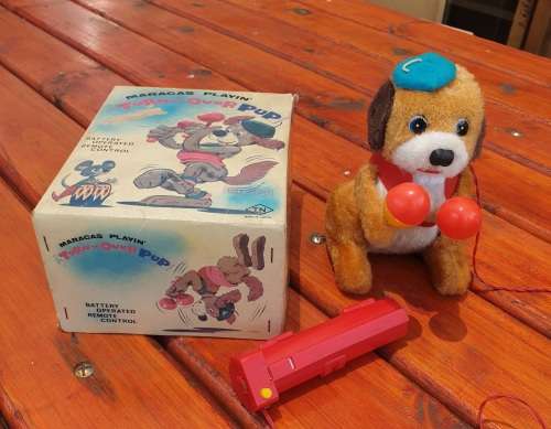 VINTAGE MARACAS TURN OVER PUP FROM TN JAPAN