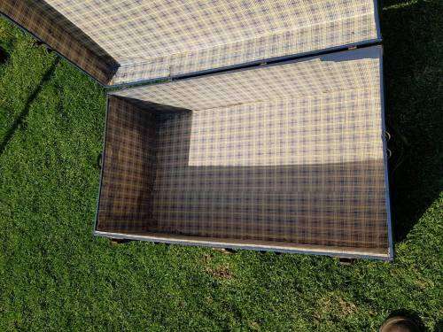 1920 OVERPOND WATER RESISTANT TRAVEL TRUNK. 91 X 51 X 37 CM